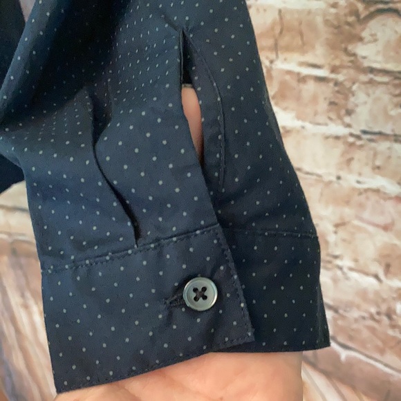 Like new Calvin Klein button down top - Picture 4 of 10